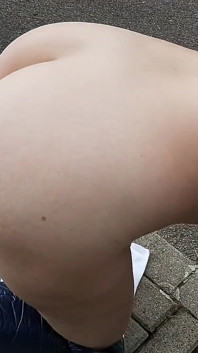 Esibizionismo! puttana cammina - ragazza nuda all'aperto!