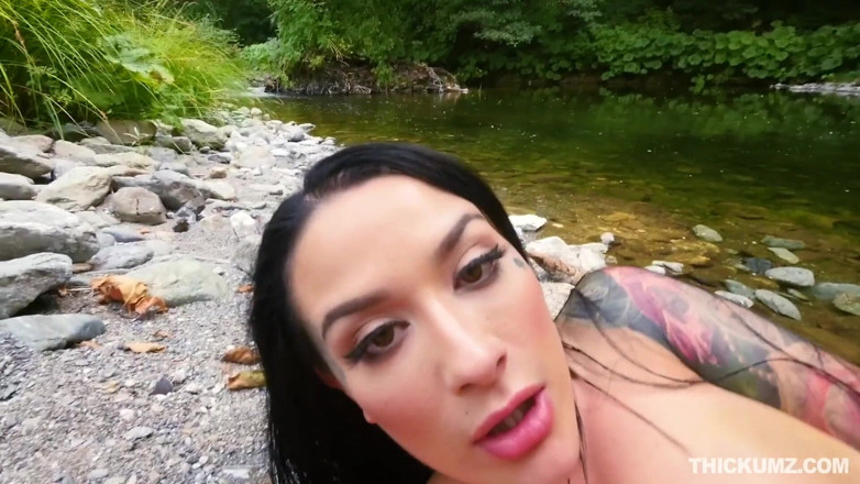 Team Skeet: Thickumz - 屁股和丰满的小妞在树林里被干