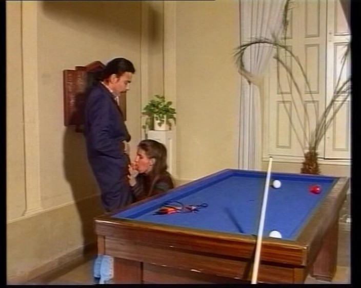 Deutsche Frauen: ドイツの美しい美女がビリヤード台でセックスされた