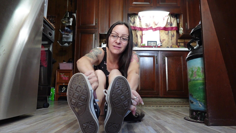 Raven Willow: Busted Converse, được xây dựng để tôn thờ