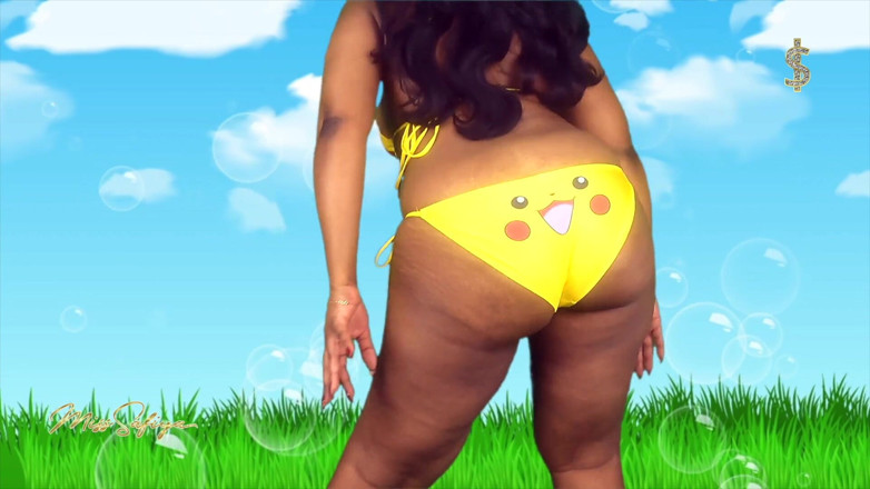 Miss-Safiya: Twerking di bikini pikachuku