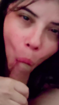 Pompino subdolo in studio - gola profonda, saliva e grandi tette in abito trasparente - Selena Vega