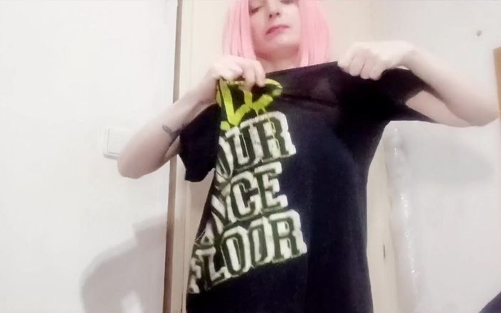 WhiteGoddessAlinaXXX: Déchirer de nombreuses chemises, juin 2025