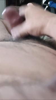 Hung sperminator lagi asik muasin memeknya pakai suer hd