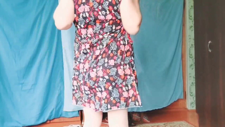 Kitty_Cross: Schöner femboy-tanz, während sie diese wunderschönen kurven zeigt