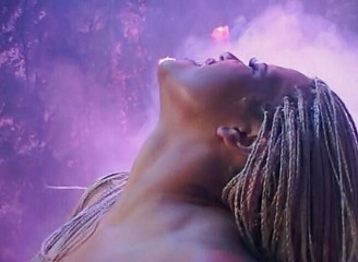 Black Jass: La superba ragazza nera si strofina la figa bagnata