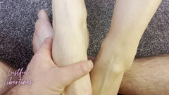 Lustful Libertines: Mama vitregă mi-a descoperit fetișul cu picioarele