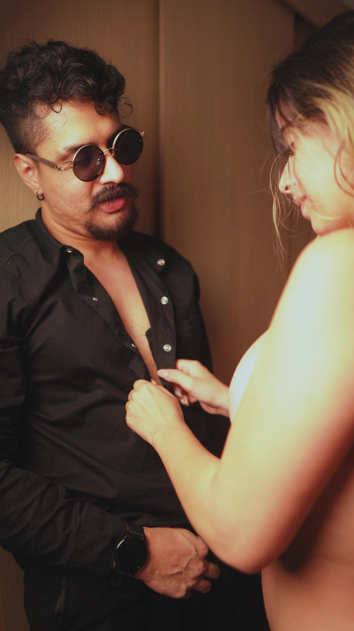 MvsteryGuy: Plătesc un model să-mi țină companie și facem sex toată noaptea