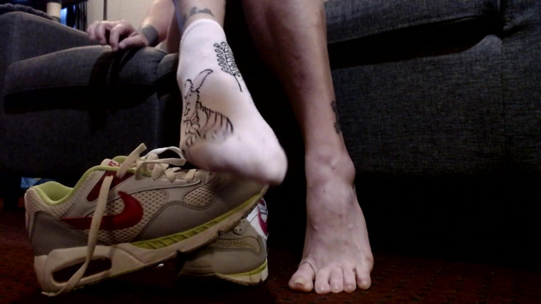 Abby Anna: Sneakers och fotstrumpbyxor