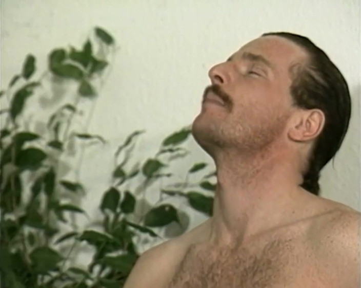 Vintage Climax: Brunetka milf w pończochach zostaje zerżnięta i wytrysk w dupę