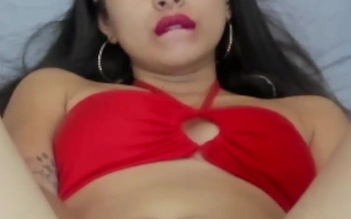 LiliBralee: Menina se masturba em seu quarto