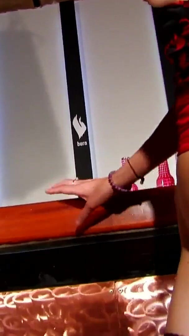 Milf taboo: Dojrzała jest wielką dziwką z małymi piersiami, a brunetka rucha...