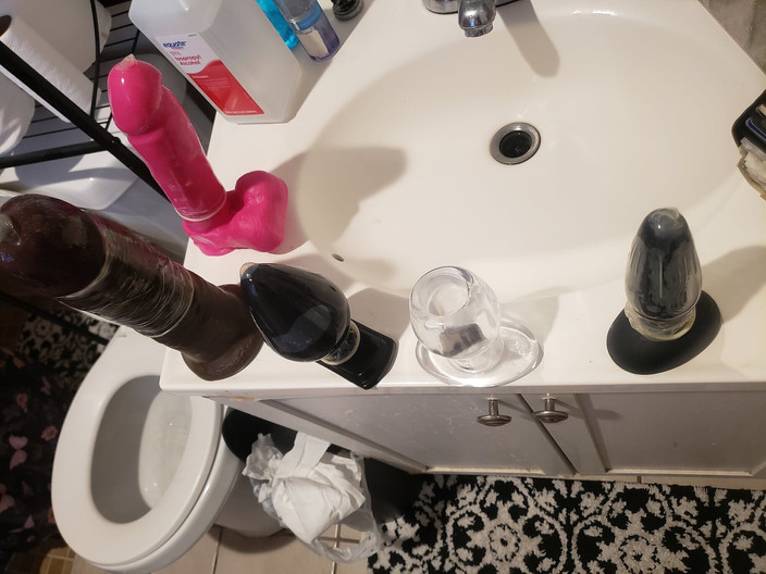 MIMEROMOLE: Azucena trans pertama kali orgasme pakai mainan seks anal 10 inci...