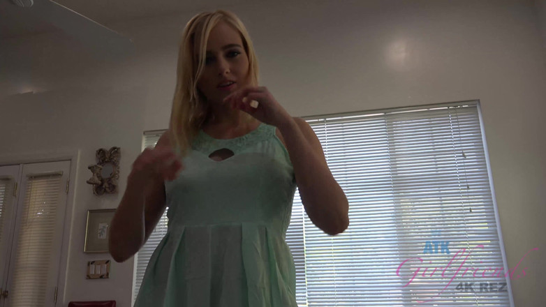 ATK Fans (Girlfriends): Branlette virtuelle, pipe, footjob avec Kate England