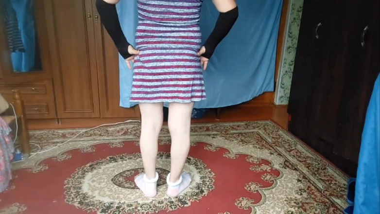 Kitty_Cross: Söt sissy visar upp i bedårande rosa kjol