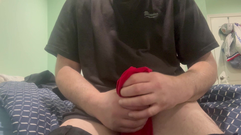 TakeMe35: Padrasto se masturbando na calcinha da enteada