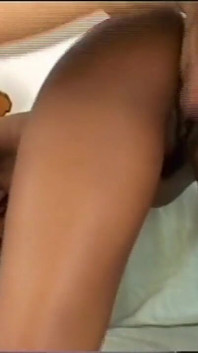 Siyah sürtük bir genç kız için beyaz siyah sikişiyor