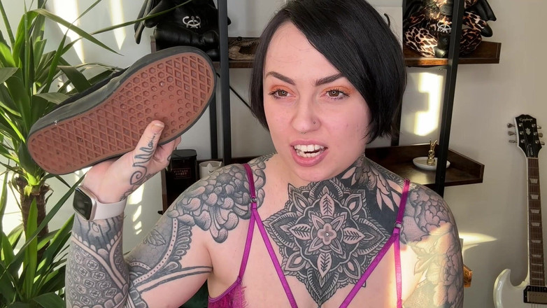 Miss Valentina: Umiliazione della pianta lurida