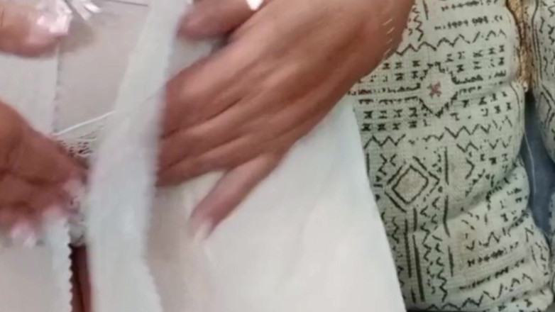 Milfta boohot: Nonna da sola a casa si registra mentre si masturba