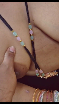 Bhojpuri Bhabhi byla doma osvobozena od švagra