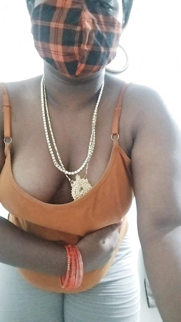 Desi World: ぽっちゃりしたタミル人のおばさんがフルムードで遊ぶ