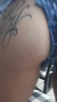 Une maçon à grosse bite noire me baise encore le cul
