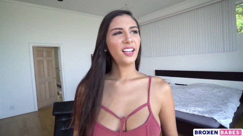 Broken babes: Adegan kasar pertama Gianna Dior