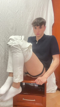 Sevimli Twink Dildoyla Oynuyor Ve Analdan Boşalıyor