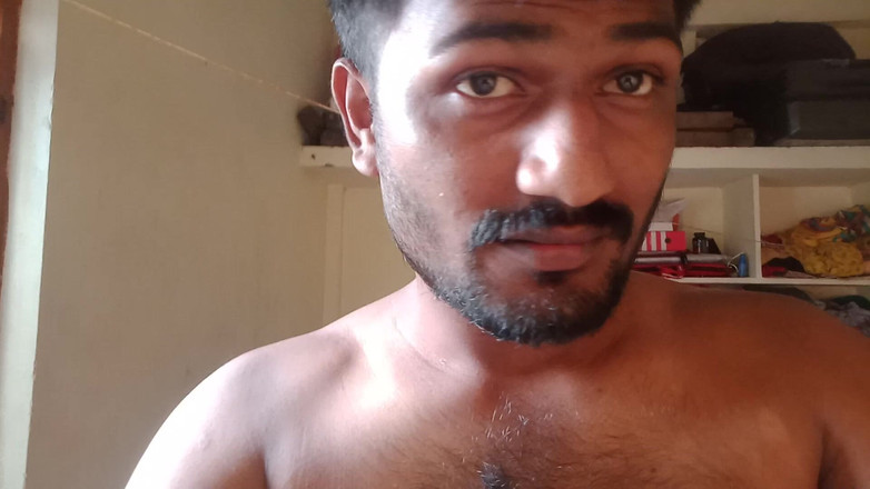 KUMBHA MANOJ KUMAR: Pornohvězda si užívá celé tělo ve všech zemích