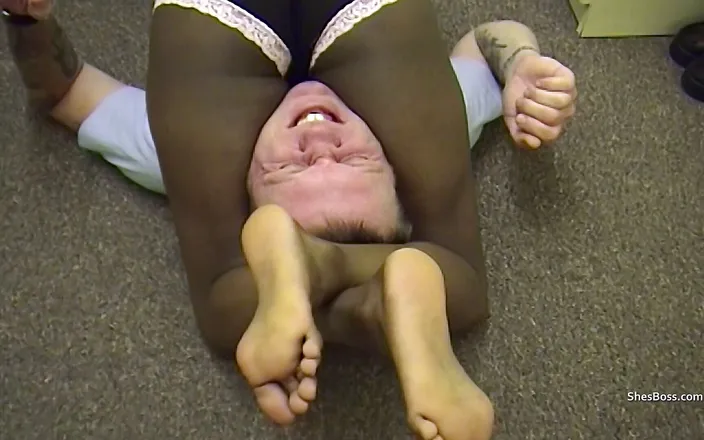 Shes Boss: Topless black babe puts her full weight onto a white...