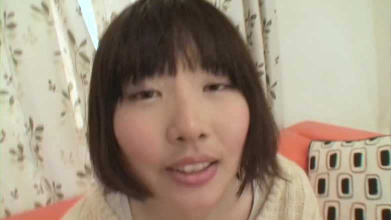 Japan Lust: 可爱的女孩喜欢吮吸鸡巴并获得漂亮的奶油派