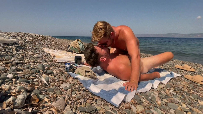 GlennandSonny: Beach Fuck