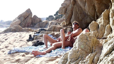 Magia Rosa: Pareja pillada teniendo sexo en la playa