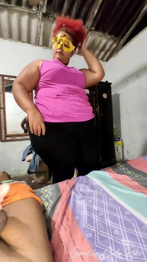 Gordita Culo Rico: Tombul latin Laura büyük götünü siktiriyor, anüsüne sokturdığımda dayanamıyor