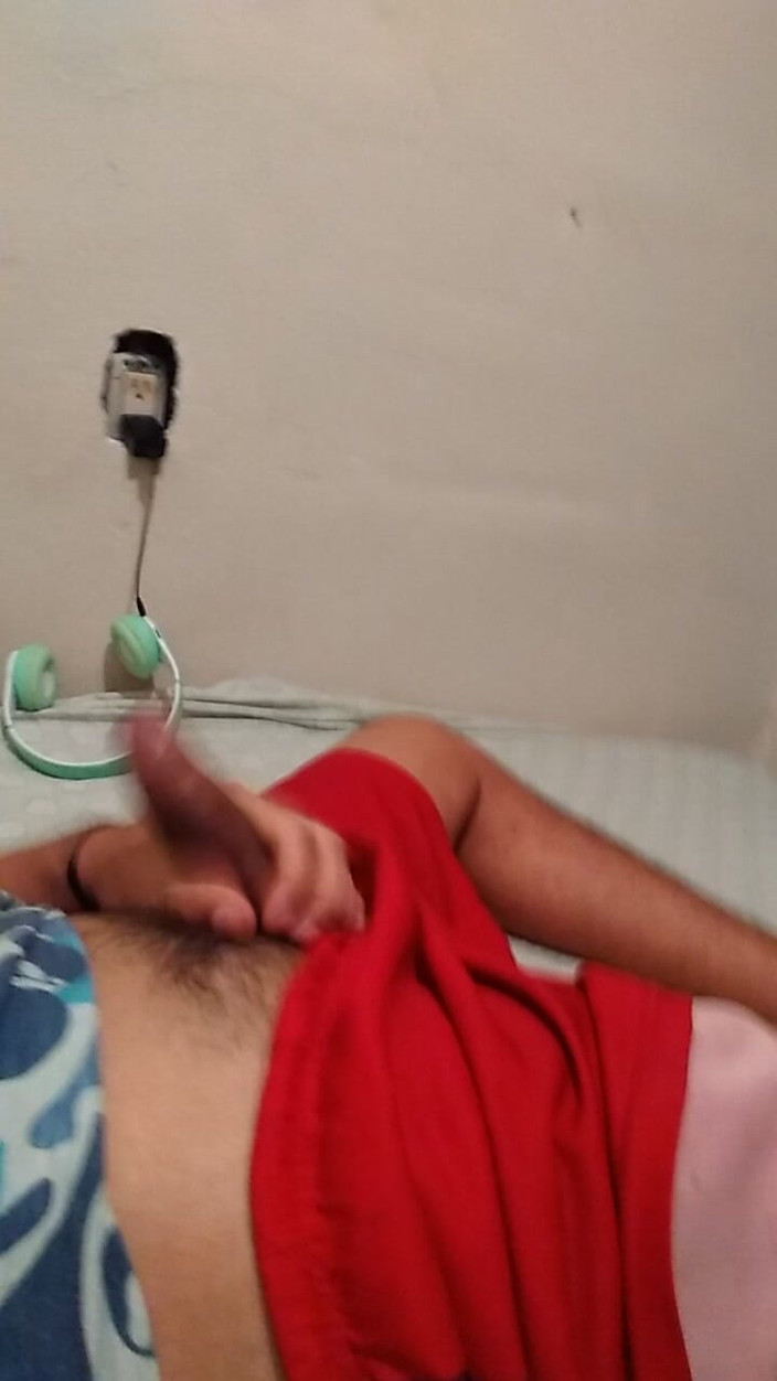 AlexAlejandro13: Chàng trai nóng bỏng trên giường