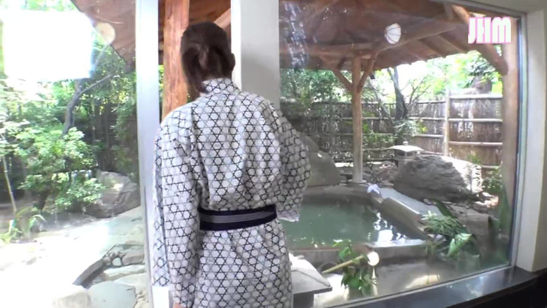 Japanese Hentai Matings: Vapor y tentación. el único hombre entre 15 esposas en una primavera...