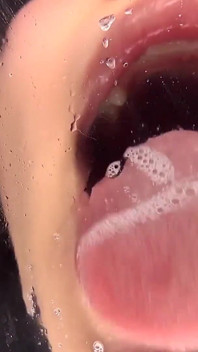 POV Ídola Escolar: El Beso Francés Desordenado De Yukari Miyazawa Inunda Tu Cara Con Saliva Espesa