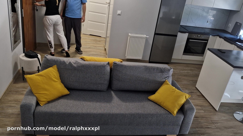 Sexy Cheating Mommy: 人妻趁老公上班的时候和邻居出轨