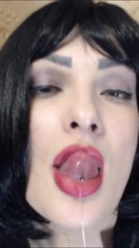Bohyně v černé latexové kombinéze