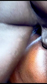 Sborra gocciolante dalla figa dolce bbw riempita di sperma