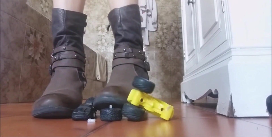 savannahamatoriale: A Gorgeous but Sadistic Giantess.. Machines Have No Hope of...
