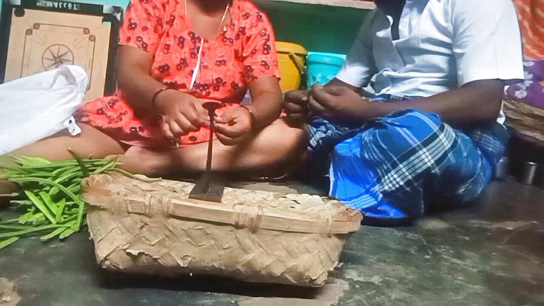 Priyanka314: 젖탱이를 자르는 타밀 아줌마 Vigitabl