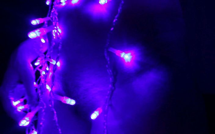 Hairy pussy angel: Seks in Kerstmis met speelgoed en LED slinger, gelukkig nieuwjaar!...