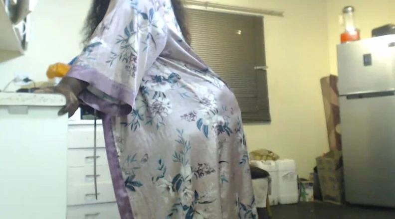 Legendary Booty Overdose: Eboni berpantat gemuk melantun buah dada besar dan melancap