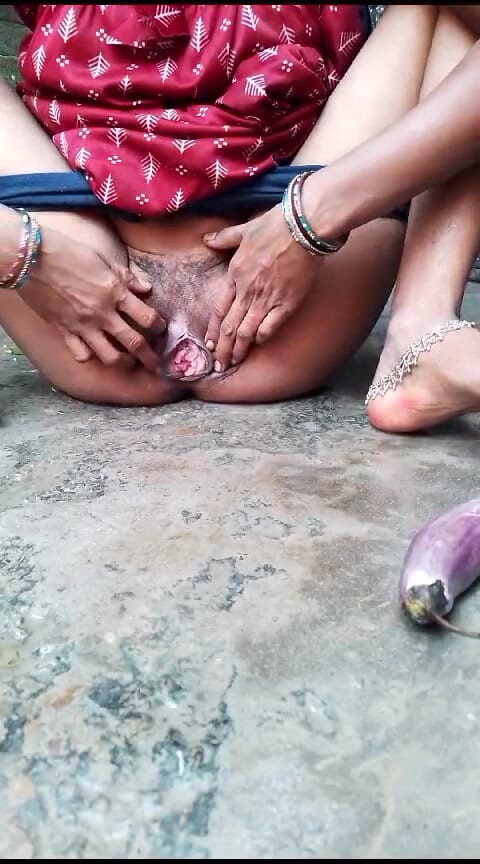 Desi Bhabhi put brinjal in her pussy (Rambha Devi) Desi Bhabhi put brinjal in her pussy (Rambha Devi)