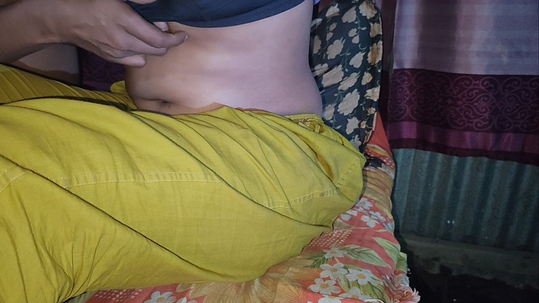 Rozi: Màn dạo đầu đầy đam mê &amp; kết nối sâu sắc giữa một cặp đôi...