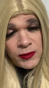 Transvestit spricht mit stiefpapi und einer CD, die versucht, sie wirklich dazu zu bringen, zu kommen und zu spielen, uns dazu bringen zu lassen, schwanzlutschen, arschloch lecken