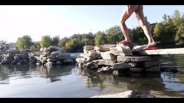 Jon Arteen: समलैंगिक ट्विंक चट्टानी समुद्र तट पर बाहर नग्न योग करती है, समलैंगिक मंडराते हुए पुरुष उसे देख सकते हैं