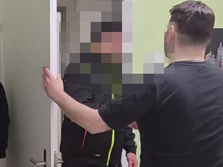 AntoGoesHunting: सीधी शादीशुदा इंस्टॉलर-कर्मचारी लंड चुसाई करने के लिए आश्वस्त