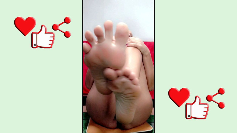 Lukerya: 应粉丝的要求，Lukerya的性感美腿很长一段时间了